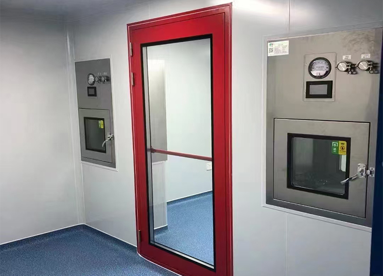 Safety door/escape door